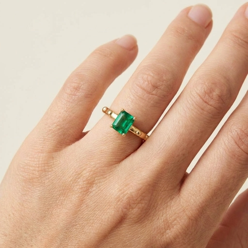 Emerald May - Solitaire Birthstone Collection