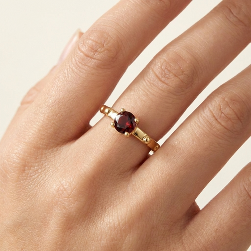 Garnet January - Solitaire Birthstone Collection